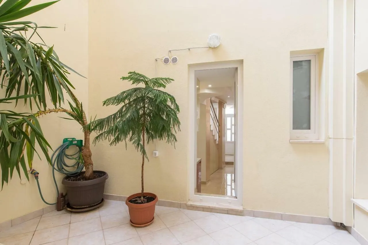 Apartment Apartman Mija Split